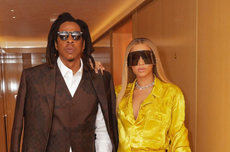 Beyonce dalam Balutan Piyama Sutra Mewah - Laruna