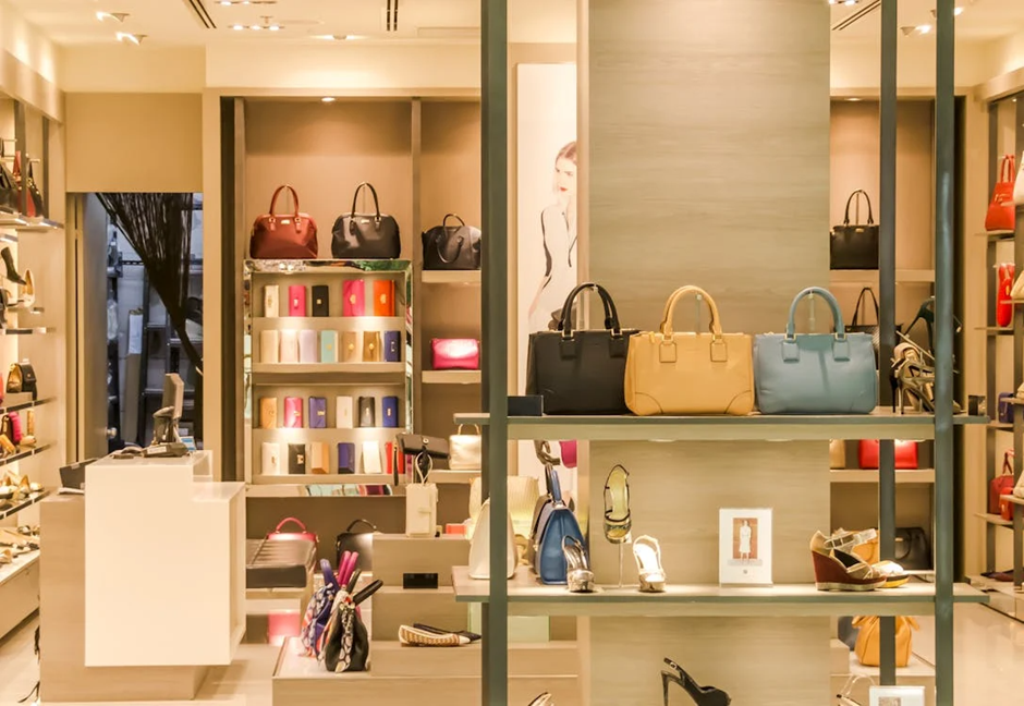 etika masuk luxury brand store