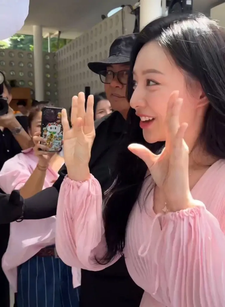 Kim Ji-won Pink Dress 