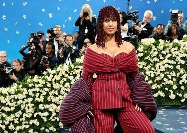 tren warna met gala