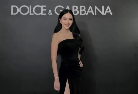 agnes jennifer dolce gabbana