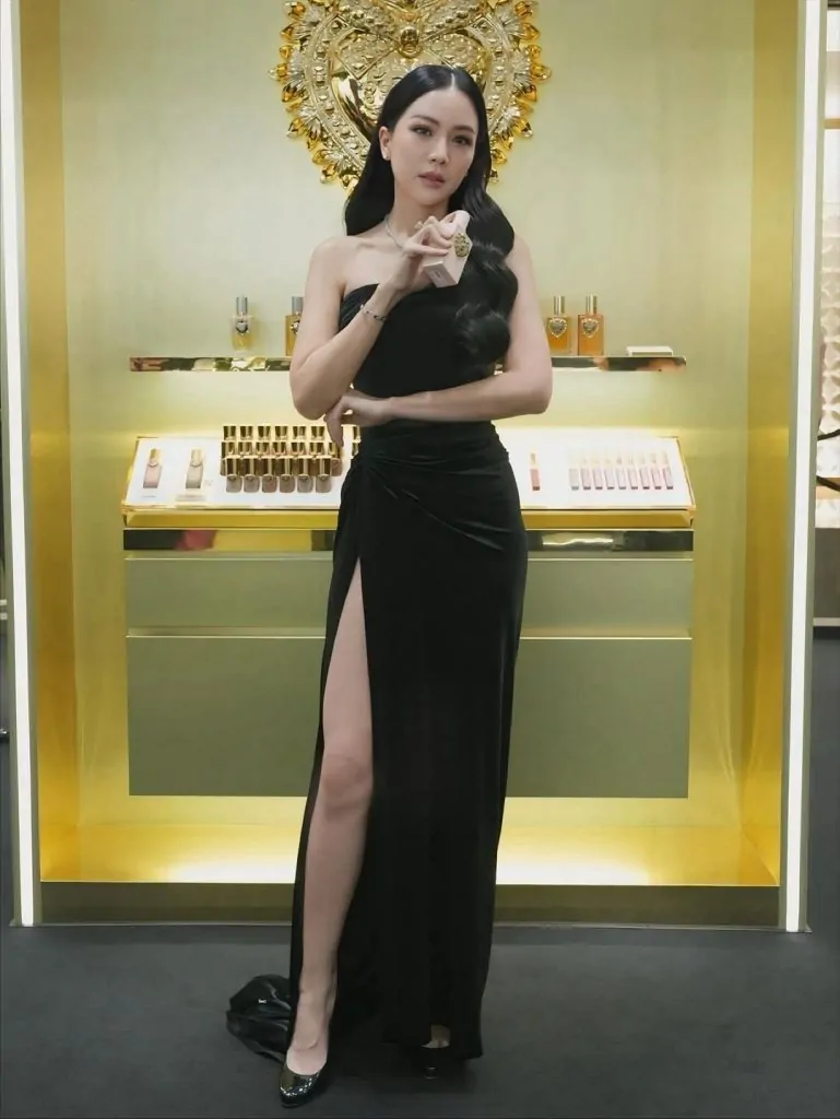 Agnes Jennifer Dolce Gabbana