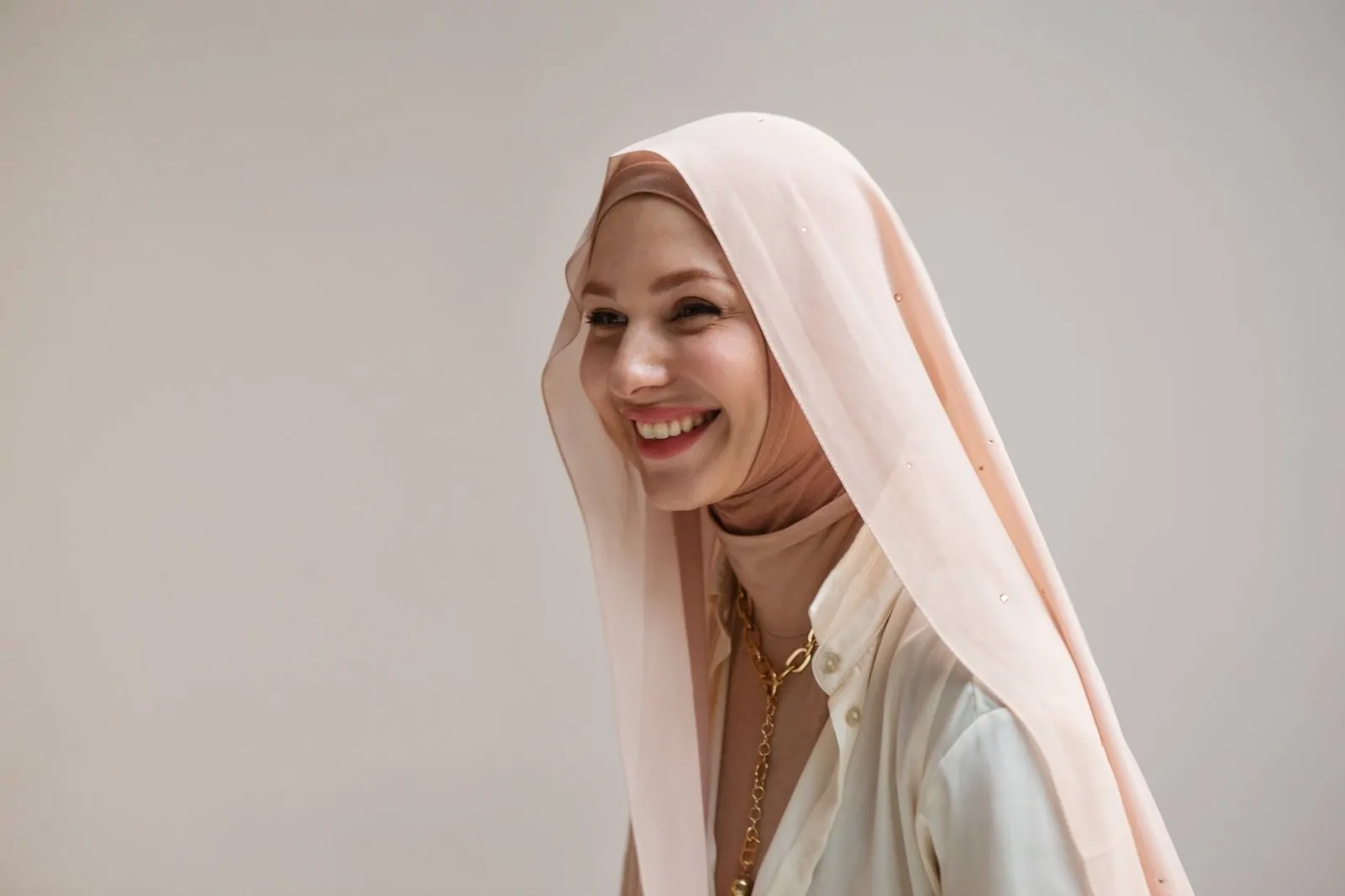 Baju coklat cocok dengan jilbab warna apa