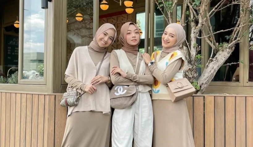 baju taupe hijab warna apa