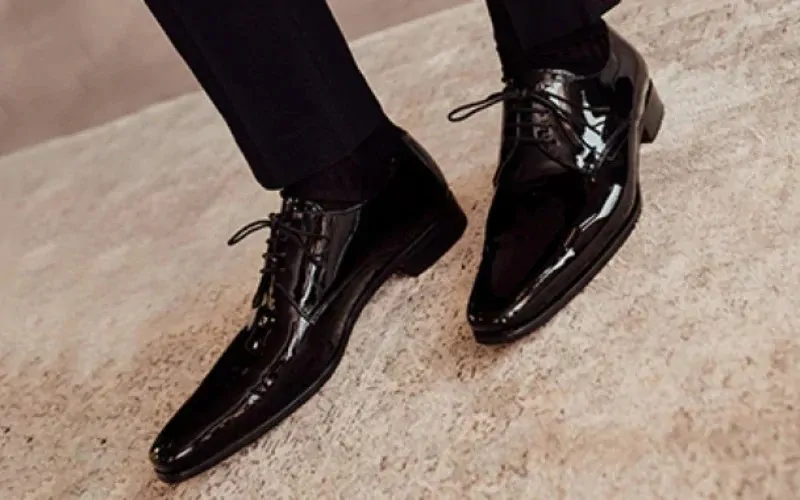 cara merawat sepatu glossy