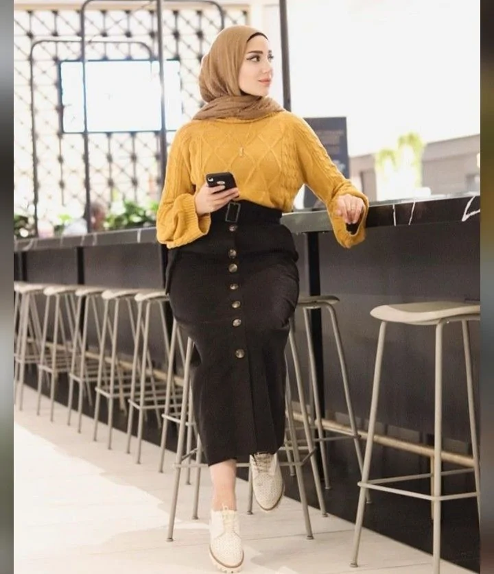 baju mustard cocoknya jilbab warna apa