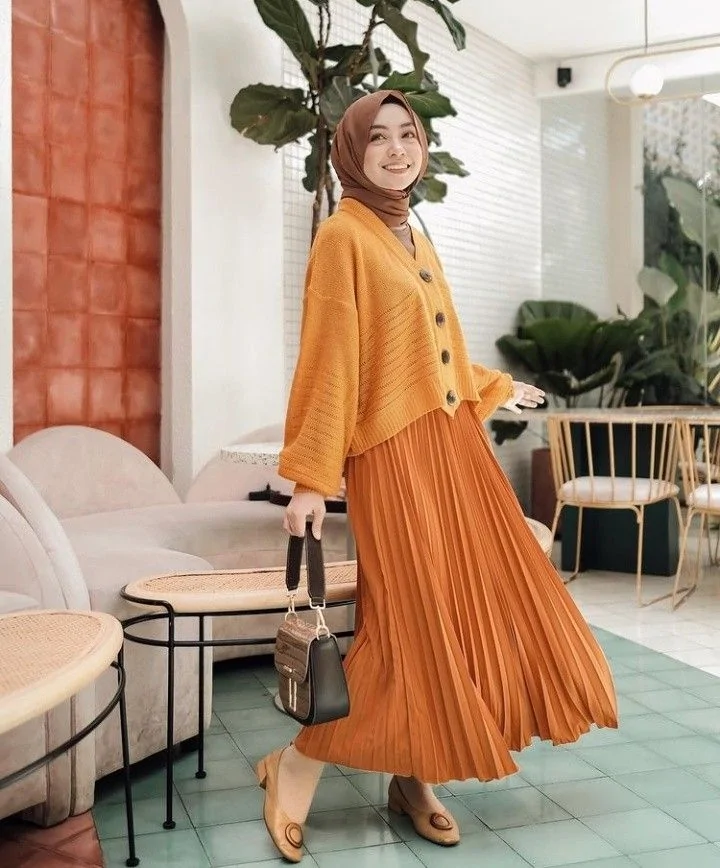 baju warna mustard cocoknya jilbab warna apa