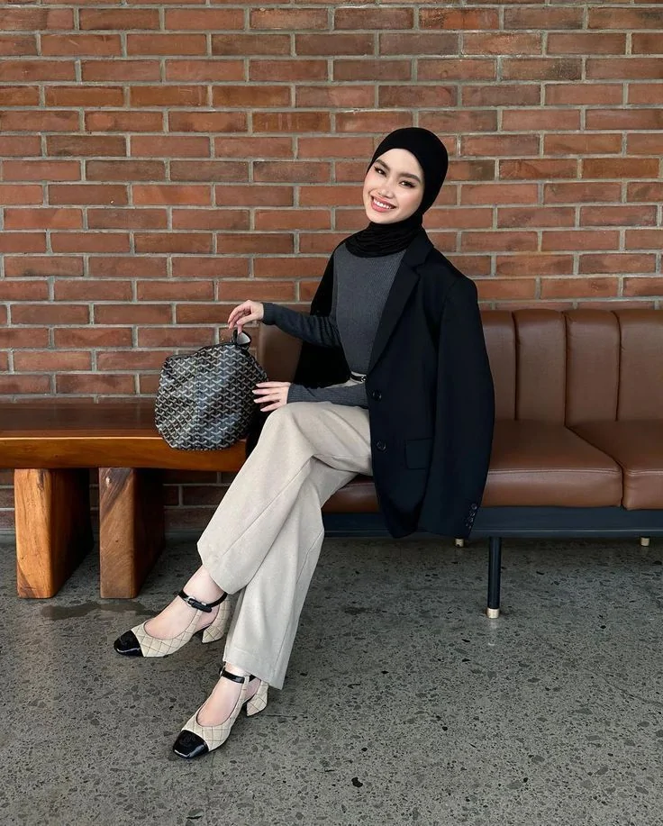 baju charcoal cocok dengan hijab warna apa