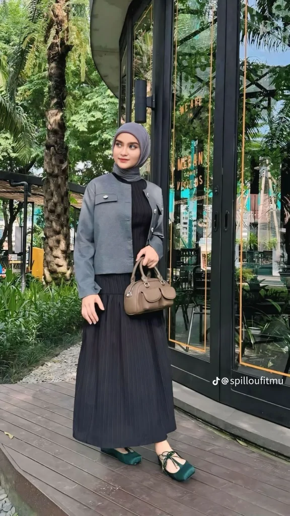 baju charcoal cocok dengan hijab warna apa
