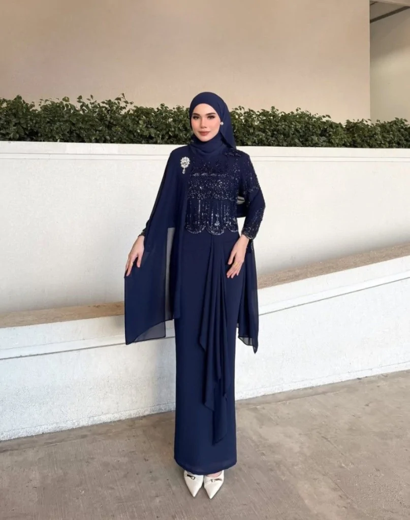 baju navy cocok dengan hijab warna apa