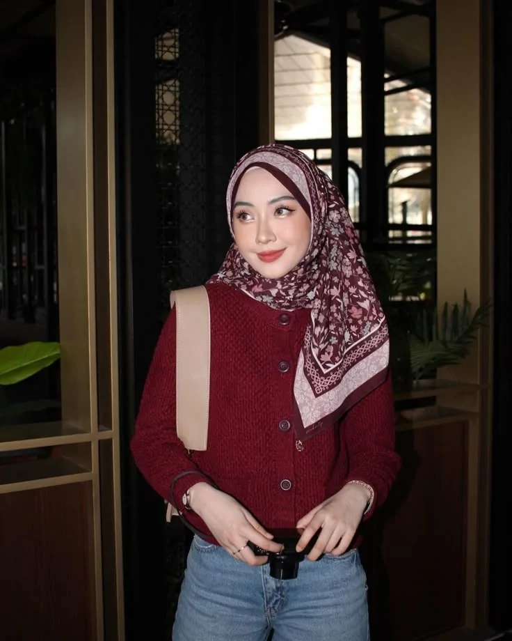 warna burgundy cocok dengan jilbab warna apa