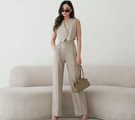 outfit kerja hybrid wanita