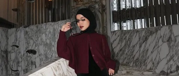warna burgundy cocok dengan jilbab warna apa