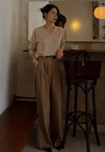 outfit kerja wanita tidak kaku
