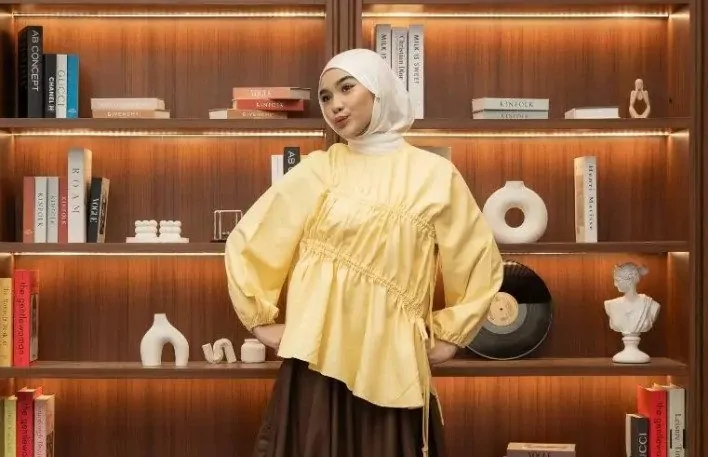 Baju Butter Yellow Cocok dengan Jilbab Warna Apa