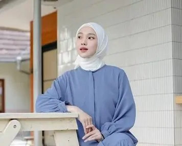 baju ash blue cocok dengan hijab warna apa