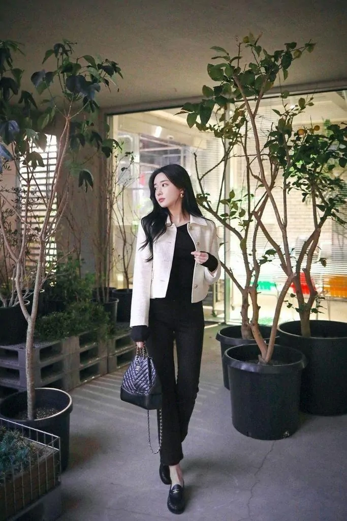 ootd monochrome